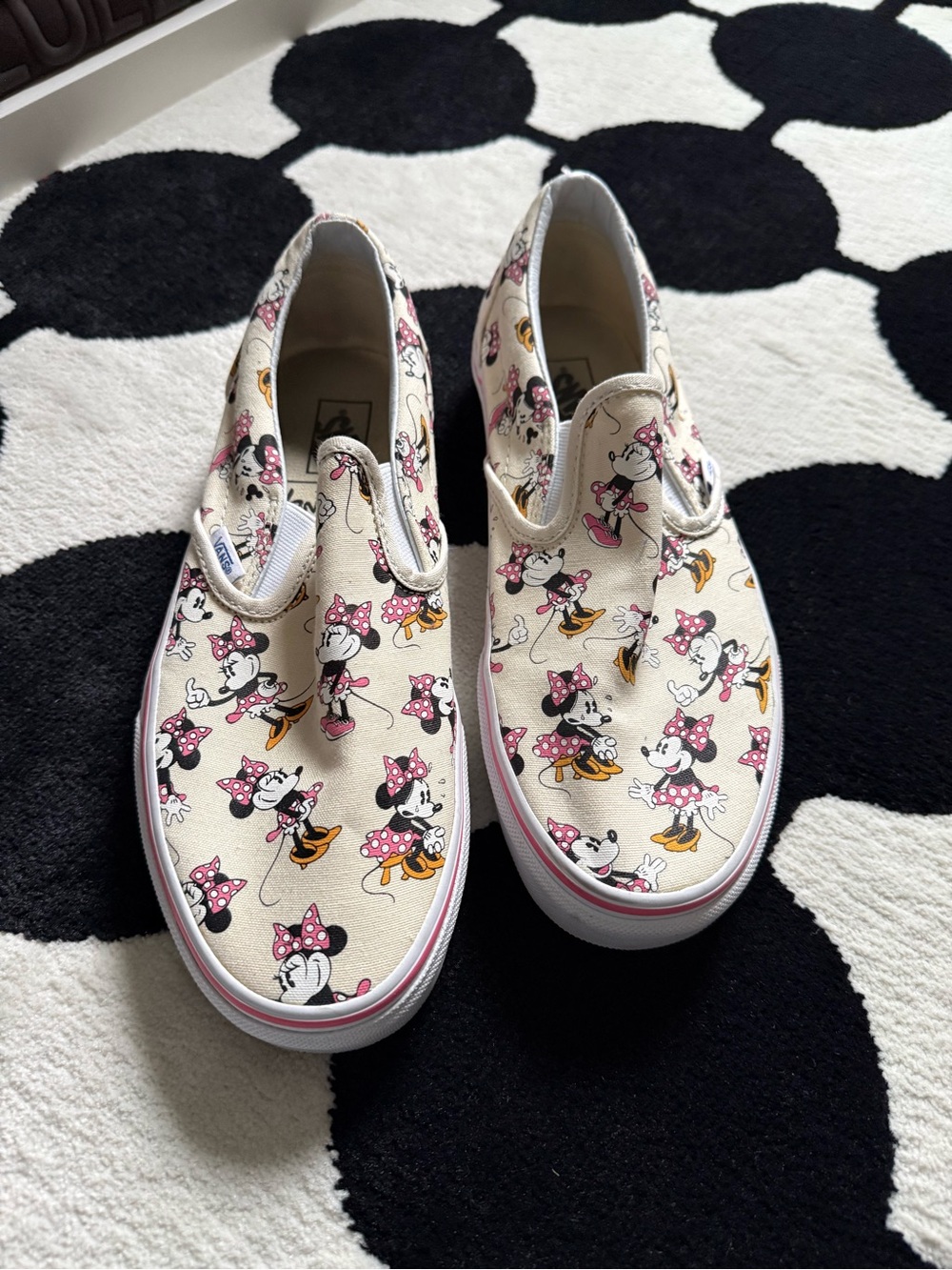 Vans Slip-On Sneakers in Cream with Pink & Yellow Minnie Mouse Print